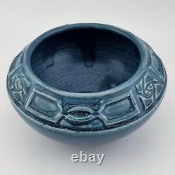 1920 ROOKWOOD POTTERY Shape #2155 ARTS & CRAFTS BOWL Matte Blue Glaze