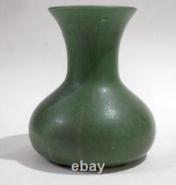 Antique American Art Pottery HAMPSHIRE Matte Green Arts & Crafts Vase c. 1905 JS