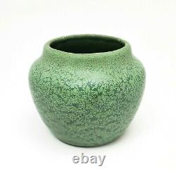 Antique Hampshire Pottery Arts & Crafts Mottled Matte Green Cabinet Vase