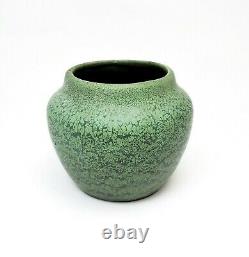 Antique Hampshire Pottery Arts & Crafts Mottled Matte Green Cabinet Vase