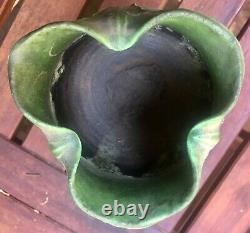 Arts & Crafts Grueby Pottery matte green Art Pottery vase