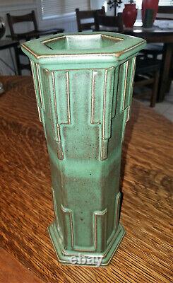 Arts and Crafts FLW Prairie Style Pottery Vase Schock made Killer Design