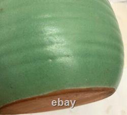 BAUER Ringware Redware Arts & Crafts Pottery Vase Matte Green California