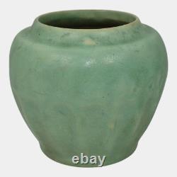 Brush McCoy Vintage Arts And Crafts Pottery Matte Green Ceramic Vase 748