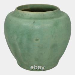 Brush McCoy Vintage Arts And Crafts Pottery Matte Green Ceramic Vase 748