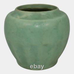 Brush McCoy Vintage Arts And Crafts Pottery Matte Green Ceramic Vase 748