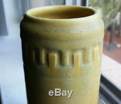 Butter Yellow Gorgeous ROOKWOOD c. 1910 ARTS & CRAFTS Pottery VASE #952F ELEGANT
