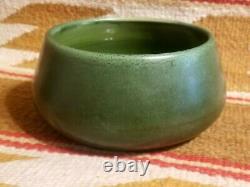 FINE ARTS & CRAFTS HAMPSHIRE POTTERY Sm TAPR BOWL MATTE GREEN EMORETTA ROBERTSON