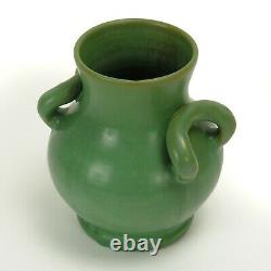 Genuine Bybee Pottery Kentucky matte green Arts & Crafts 2 handled vase Selden