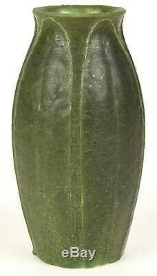 Grueby Pottery 8 Tall Five Leaf Vase Arts And Crafts Matte Green