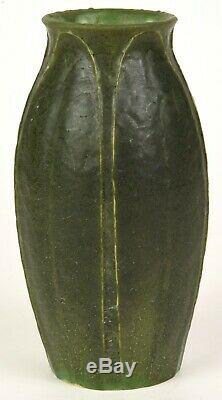 Grueby Pottery 8 Tall Five Leaf Vase Arts And Crafts Matte Green