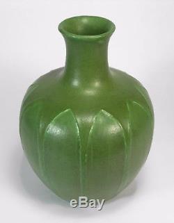 Grueby Pottery matte green 13 bulbous baluster leaf vase Arts & Crafts Boston