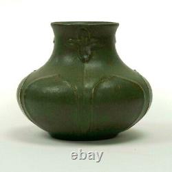 Grueby Pottery matte green 4 petal flower & leaf form vase Arts & Crafts Boston