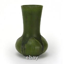 Grueby Pottery matte green 5 leaf 7.75 bulbous vase Arts & Crafts Boston