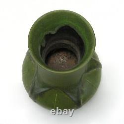 Grueby Pottery matte green 5 leaf 7.75 bulbous vase Arts & Crafts Boston