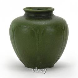 Grueby Pottery matte green 6 leaf panel 4.25 bulbous vase Arts & Crafts Boston