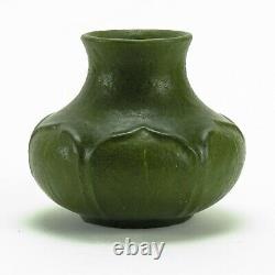 Grueby Pottery matte green 6 leaf squat form 5.5 dia vase Arts & Crafts Boston