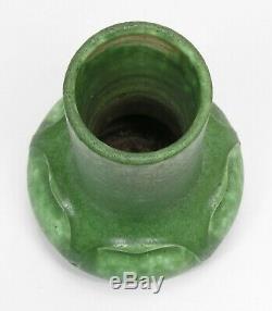 Grueby Pottery matte green bulbous bottom 7 five leaf vase Arts & Crafts Boston