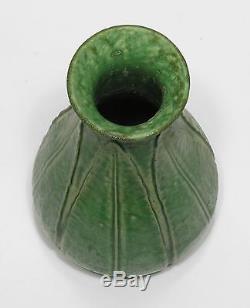 Grueby Pottery matte light green 5 leaf bottle vase Arts & Crafts Boston