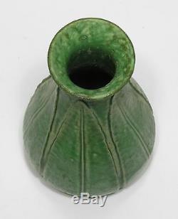Grueby Pottery matte light green 5 leaf bottle vase Arts & Crafts Boston