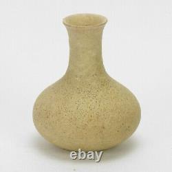 Grueby Pottery plain matte oatmeal white 4 cabinet vase Arts & Crafts Boston