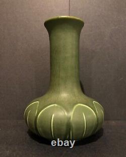 HAMPSHIRE POTTERY MATTE GREEN CLASSIC ARTS & CRAFTS GRUEBY STYLE VASE Ca. 1910