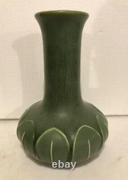 HAMPSHIRE POTTERY MATTE GREEN CLASSIC ARTS & CRAFTS GRUEBY STYLE VASE Ca. 1910