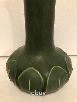 HAMPSHIRE POTTERY MATTE GREEN CLASSIC ARTS & CRAFTS GRUEBY STYLE VASE Ca. 1910