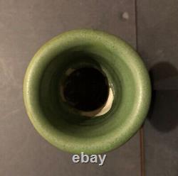 HAMPSHIRE POTTERY MATTE GREEN CLASSIC ARTS & CRAFTS GRUEBY STYLE VASE Ca. 1910