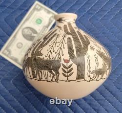 HECTOR GALLEGOS JR Mata Ortiz Sgraffito Vase 6-Mexican Arts & Crafts Pottery