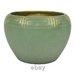 Hampshire Early 1900s Arts And Crafts Pottery Matte Green Ceramic Vase 76