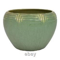 Hampshire Early 1900s Arts And Crafts Pottery Matte Green Ceramic Vase 76