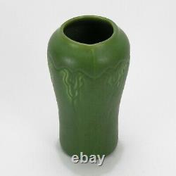 Hampshire Pottery 6.25 vase matte green glaze arts & crafts shape #52
