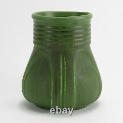 Hampshire Pottery 6.75 vase matte green glaze arts & crafts teco buttress shape