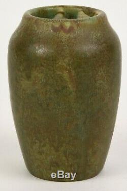 Hampshire Pottery Arts And Crafts Matte Green 5 Tall Vase Great Glaze