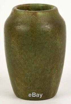 Hampshire Pottery Arts And Crafts Matte Green 5 Tall Vase Great Glaze