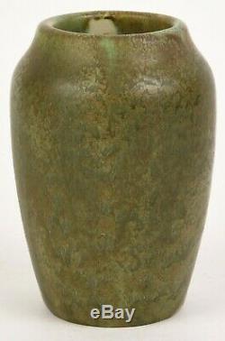 Hampshire Pottery Arts And Crafts Matte Green 5 Tall Vase Great Glaze