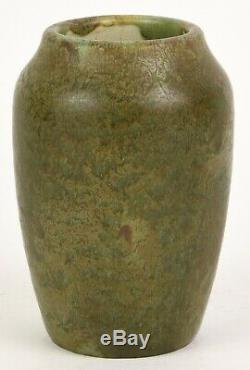 Hampshire Pottery Arts And Crafts Matte Green 5 Tall Vase Great Glaze