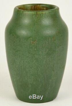 Hampshire Pottery Arts And Crafts Matte Green 6 Tall Vase Great Glaze