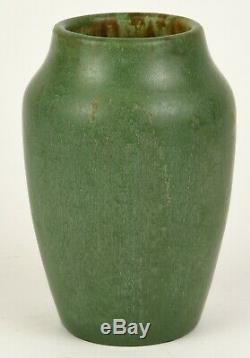 Hampshire Pottery Arts And Crafts Matte Green 6 Tall Vase Great Glaze