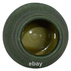 Hampshire Pottery Matte Green Arts And Crafts Bulbous Vase 600