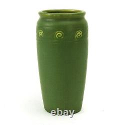 Hampshire Pottery matte green glaze 7 5/8 tall vase spiral wave arts & crafts