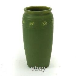 Hampshire Pottery matte green glaze 7 5/8 tall vase spiral wave arts & crafts