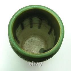 Hampshire Pottery matte green glaze 7 5/8 tall vase spiral wave arts & crafts