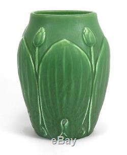 Hampshire Pottery matte green glaze arts & crafts 5 leaf & bud vase grueby form