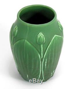 Hampshire Pottery matte green glaze arts & crafts 5 leaf & bud vase grueby form