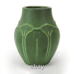 Hampshire Pottery matte green overlapping leaf 8.25 vase arts & crafts # 127