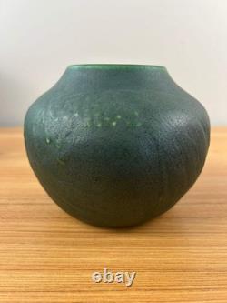 Ken Tracy Studio 2015 Arts & Crafts Pottery Matte Green Pinecone Vase
