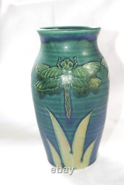 La Pointe Studio arts & Crafts inspire California Pottery Ceramic Dragonfly Vase