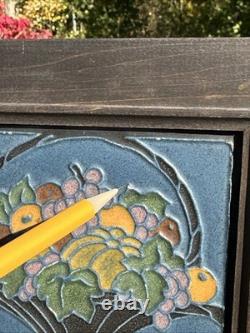 MARBLEHEAD POTTERY FRUIT & BASKET DECORATED ARTS & CRAFTS TRIVET TILE c1908-1915